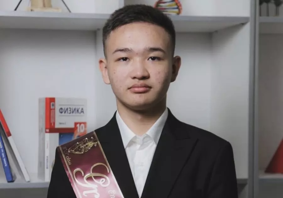 ҰБТ-дан 140 балл жинаған екі түлек бүкіл Қазақстанға танылды